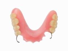 プラスチック床の保険義歯